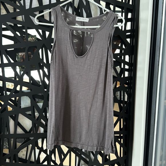 sleeveless tank - Picture 1 of 4